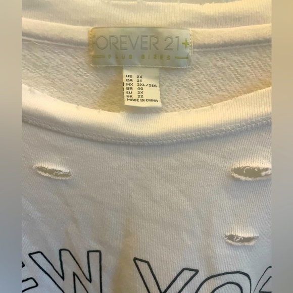 Forever 21. NYC Skyline Distressed Pullover. Women’s Size 2XL - Picture 3 of 4